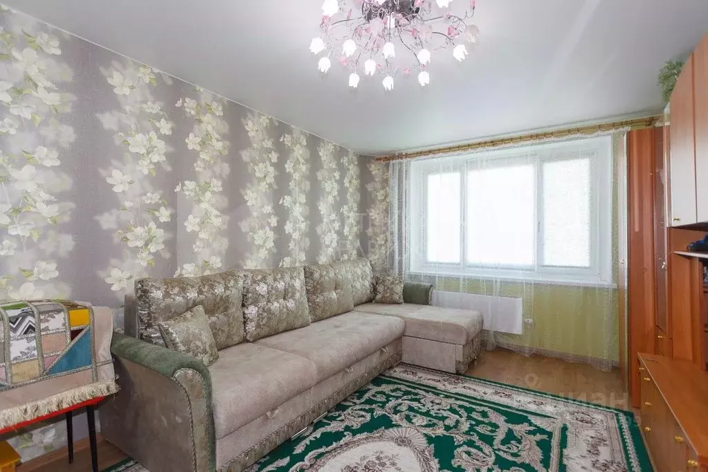 2-к кв. Тюменская область, Тюмень ул. Павла Шарова, 9к1 (67.5 м) - Фото 0