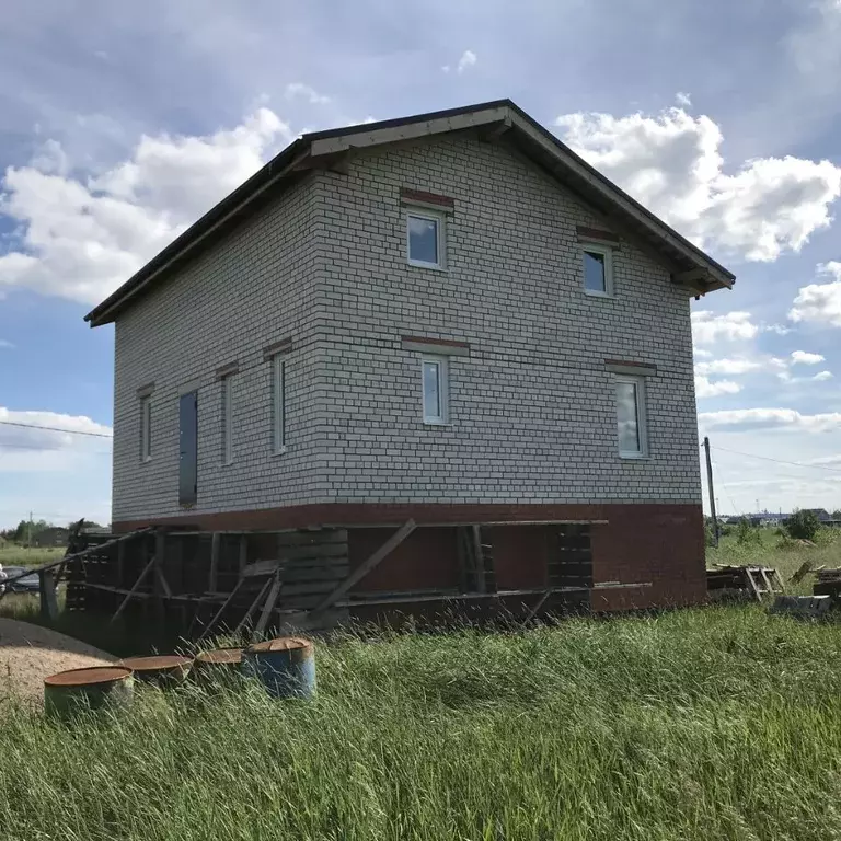 Дом в Новгородская область, Новгородский район, Ермолинское с/пос, д. ... - Фото 0