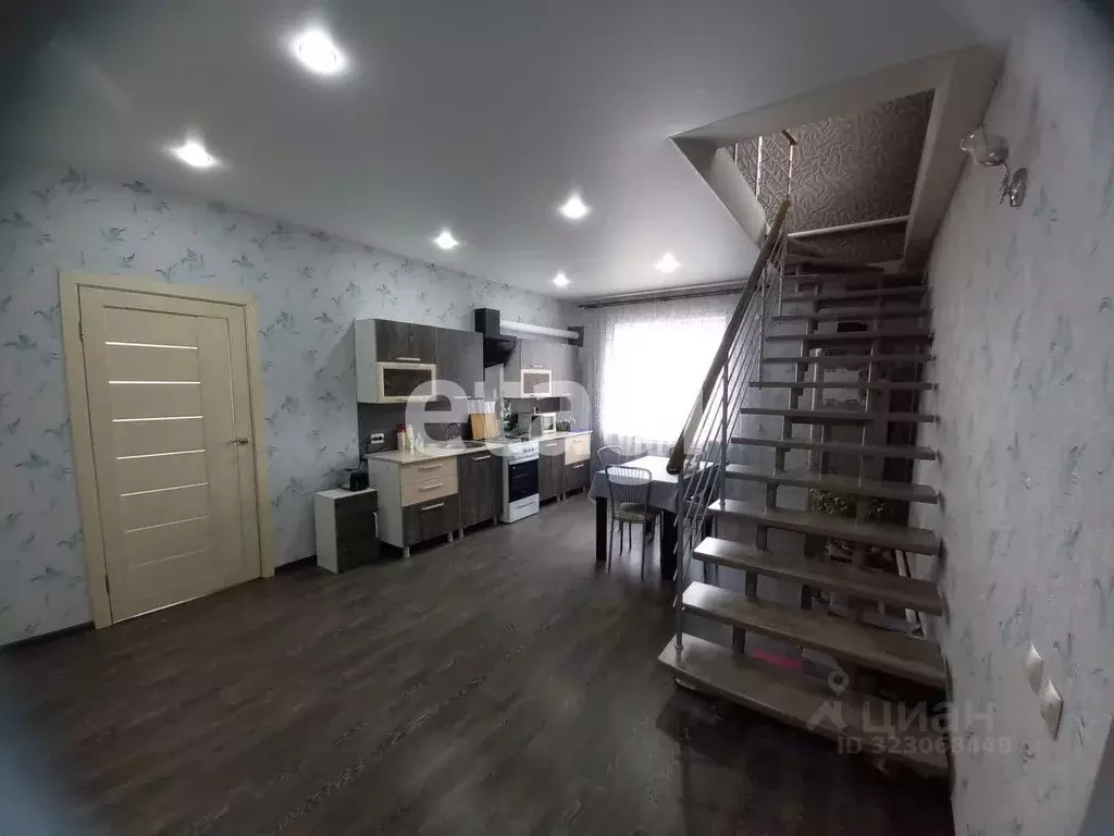 Дом в Красноярский край, Емельяново пгт ул. 300 лет Емельяново, 21 ... - Фото 1