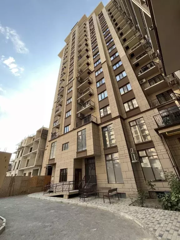 2-к кв. Дагестан, Махачкала ул. Ахмата-Хаджи Кадырова, 128 (65.0 м) - Фото 0