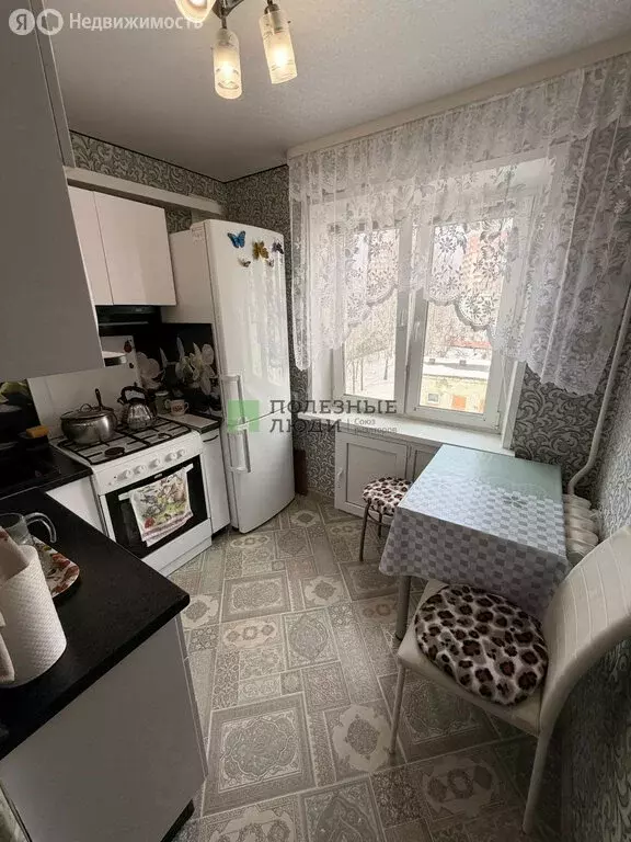 3-комнатная квартира: Ижевск, улица 30 лет Победы, 18 (63.7 м) - Фото 1