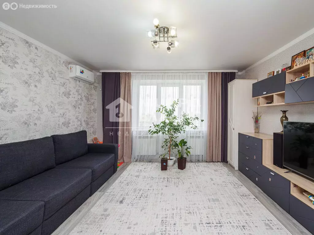 3-комнатная квартира: Омск, улица Арнольда Нейбута, 96 (81.5 м) - Фото 0