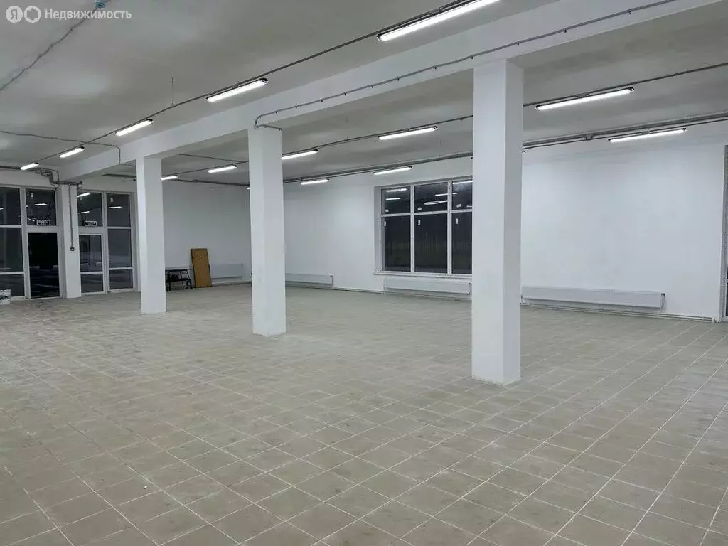 Торговая площадь (235 м) - Фото 1