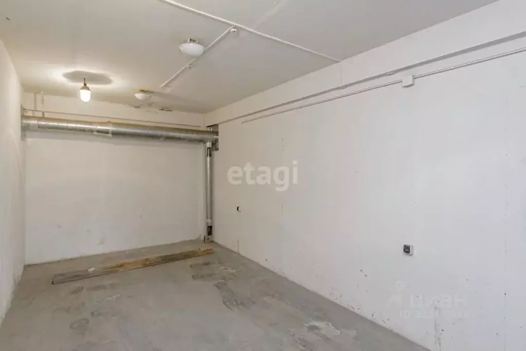 Гараж в Тюменская область, Тюмень 6-й мкр, ул. Валерии Гнаровской, 14 ... - Фото 1