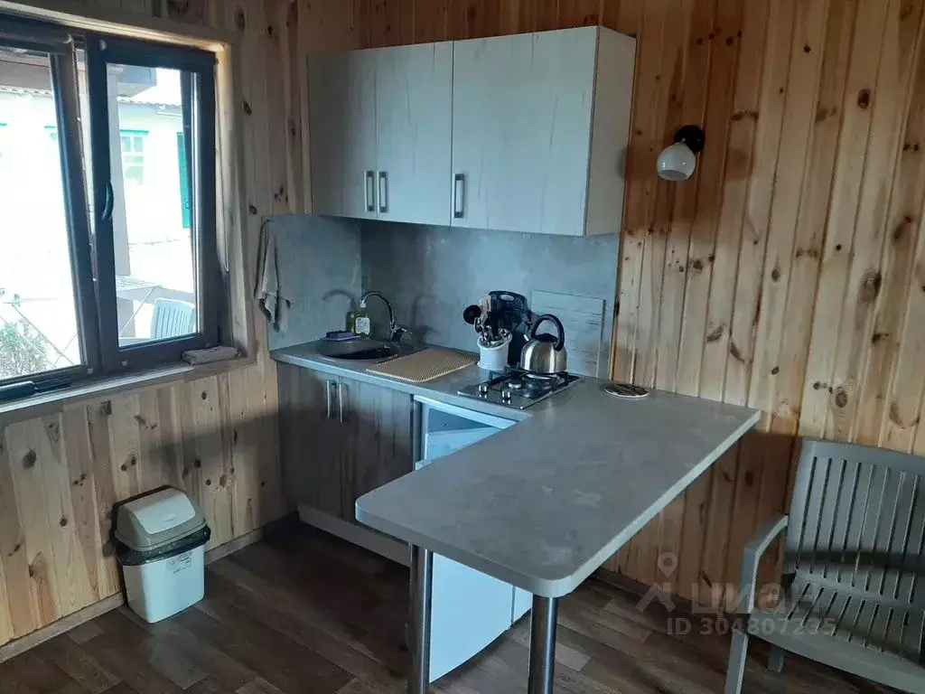 Комната Крым, Черноморский район, Окуневское с/пос, с. Знаменское ул. ... - Фото 1