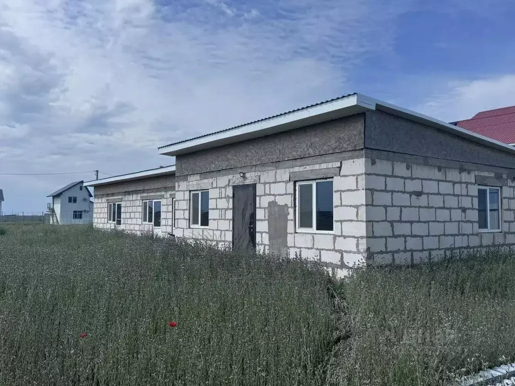 Дом в Крым, Сакский район, с. Уютное ул. Мира, 1 (125 м) - Фото 1
