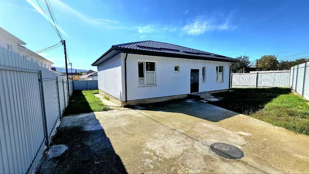 Дом в Крым, Симферопольский район, Добровское с/пос, с. Заречное ул. ... - Фото 1