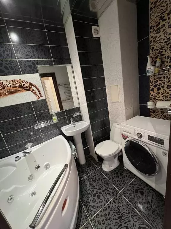 2-к кв. Омская область, Омск 6-й мкр, бул. Зеленый, 10 (54.0 м) - Фото 1