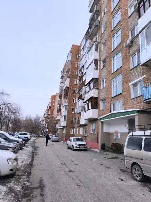 1-к кв. Омская область, Омск ул. Серова, 24 (31.7 м) - Фото 1