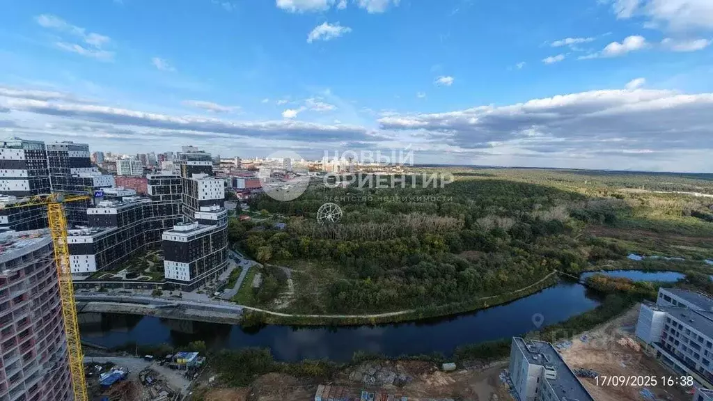 4-к кв. Свердловская область, Екатеринбург ул. Машинная, 1Б/5 (93.0 м) - Фото 0
