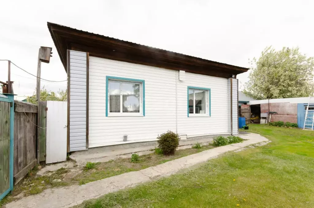 Дом в Тюменская область, Ялуторовский муниципальный округ, деревня ... - Фото 1