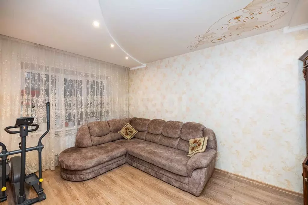 3-к кв. Ханты-Мансийский АО, Сургут Комсомольский просп., 46 (68.1 м) - Фото 1