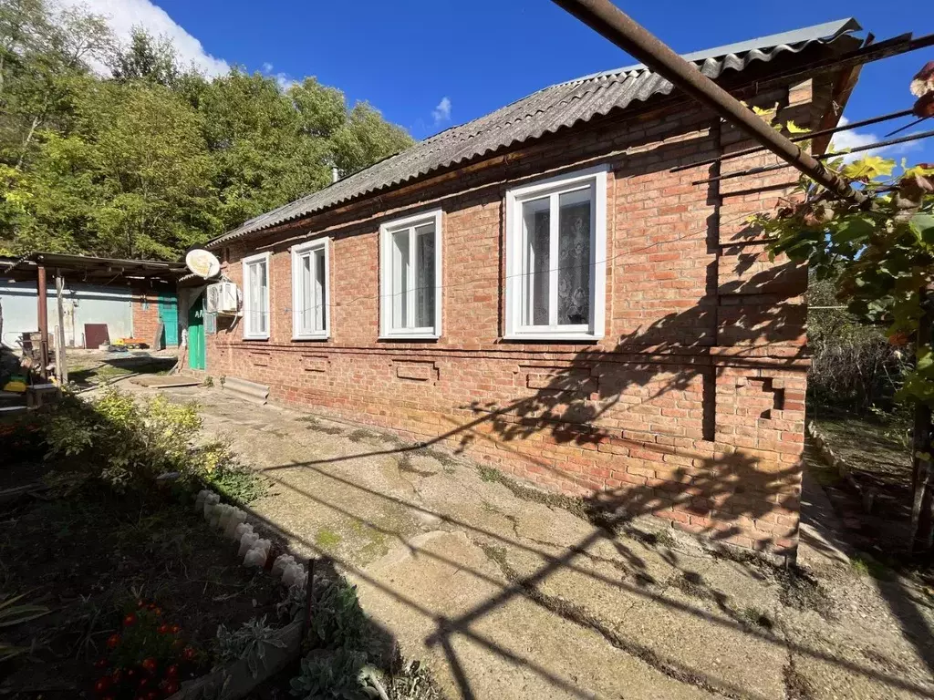 Дом в Краснодарский край, Кропоткин Кавказский район, ул. Куйбышева ... - Фото 1