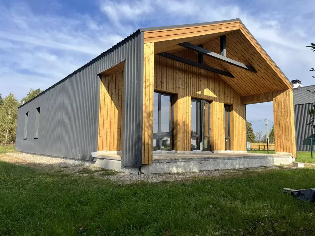 Дом в Калужская область, Малоярославецкий муниципальный округ, с. ... - Фото 1