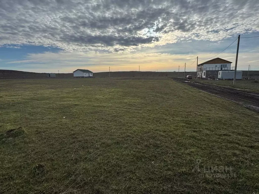 Участок в Крым, Симферопольский район, с. Урожайное ул. Сергея ... - Фото 1