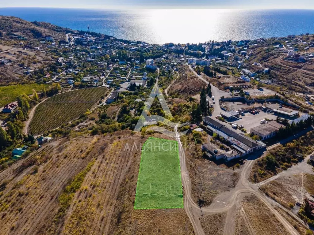 Участок в Крым, Алушта муниципальный округ, с. Малореченское ул. ... - Фото 1