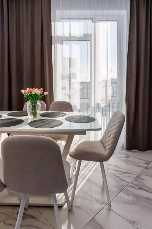 2-к кв. Тюменская область, Тюмень ул. Фармана Салманова, 24 (65.0 м) - Фото 1