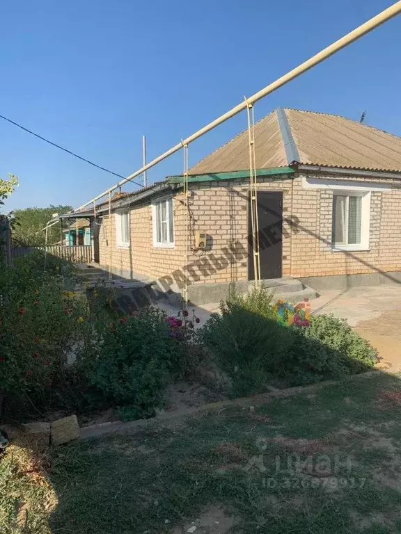 Дом в Калмыкия, Целинный район, с. Вознесеновка ул. Гермашева, 64 (107 ... - Фото 1