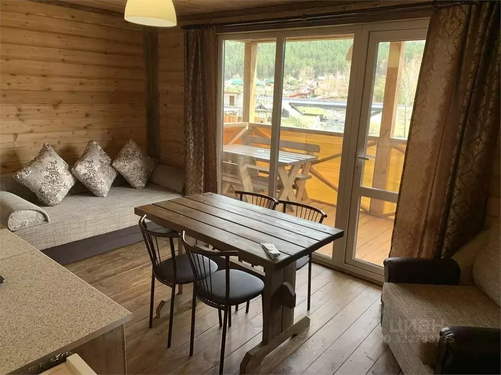 Дом в Алтай, Чемальский район, Узнезинское с/пос, с. Узнезя ул. ... - Фото 1