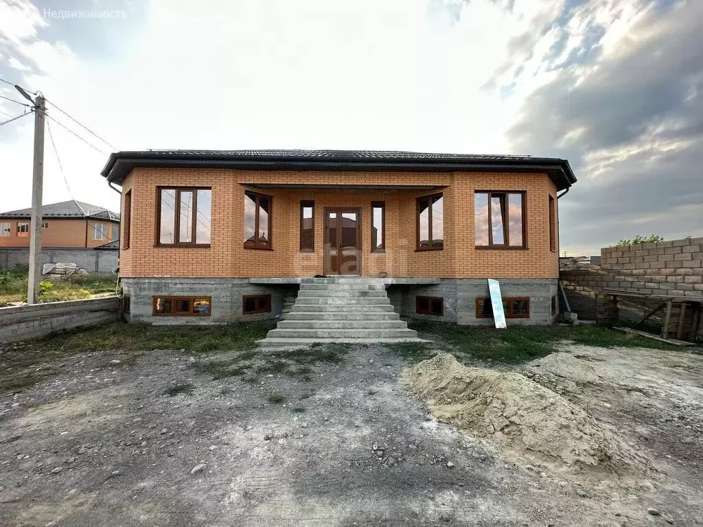 Дом в село Экажево, улица Б.Б. Богатырёва (300 м) - Фото 1