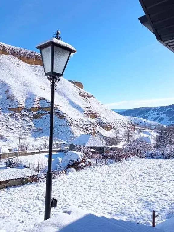 Дом в Кабардино-Балкария, Эльбрусский район, с. Кенделен ул. 800 ... - Фото 1