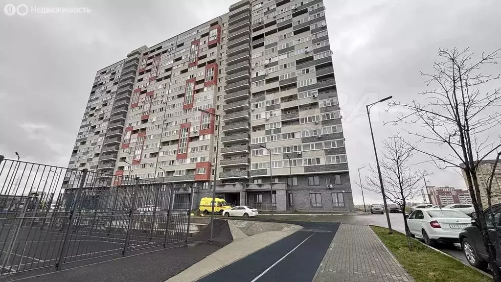 Квартира-студия: Тюмень, улица Тимофея Чаркова, 28 (20 м) - Фото 1