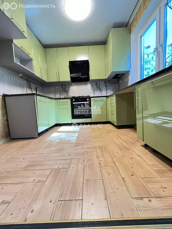 3-комнатная квартира: Керчь, улица Марата, 15 (62 м) - Фото 0