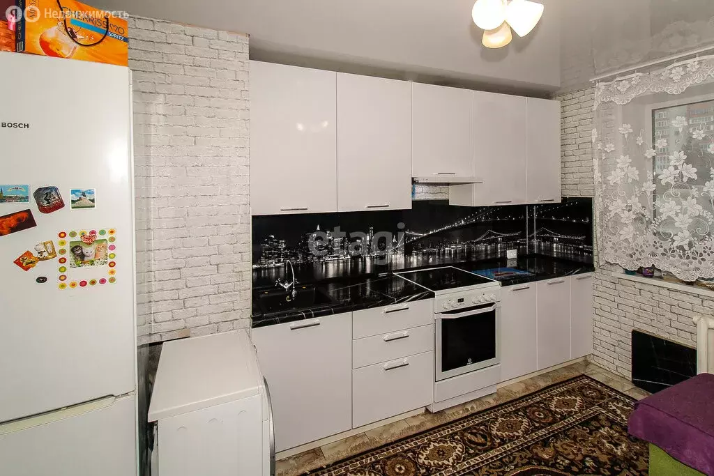 3-комнатная квартира: Тюмень, улица Мельникайте, 136к3 (64.7 м) - Фото 1