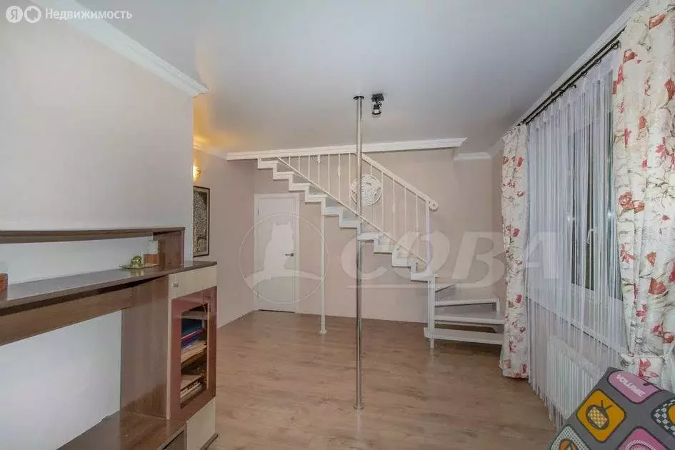 3-комнатная квартира: Тюмень, улица Тимофея Чаркова, 81к2 (93 м) - Фото 1