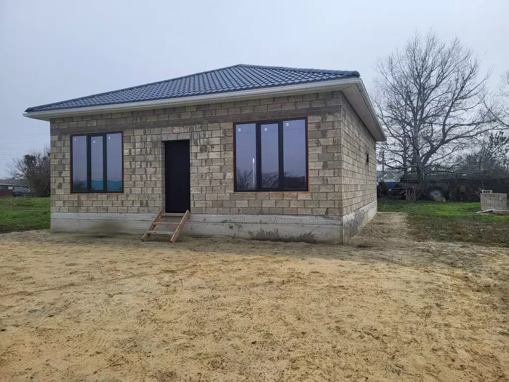 Дом в Краснодарский край, Темрюкское городское поселение, пос. ... - Фото 1