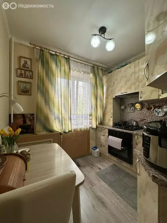 3-комнатная квартира: Псков, улица Алтаева, 4 (57.6 м) - Фото 1