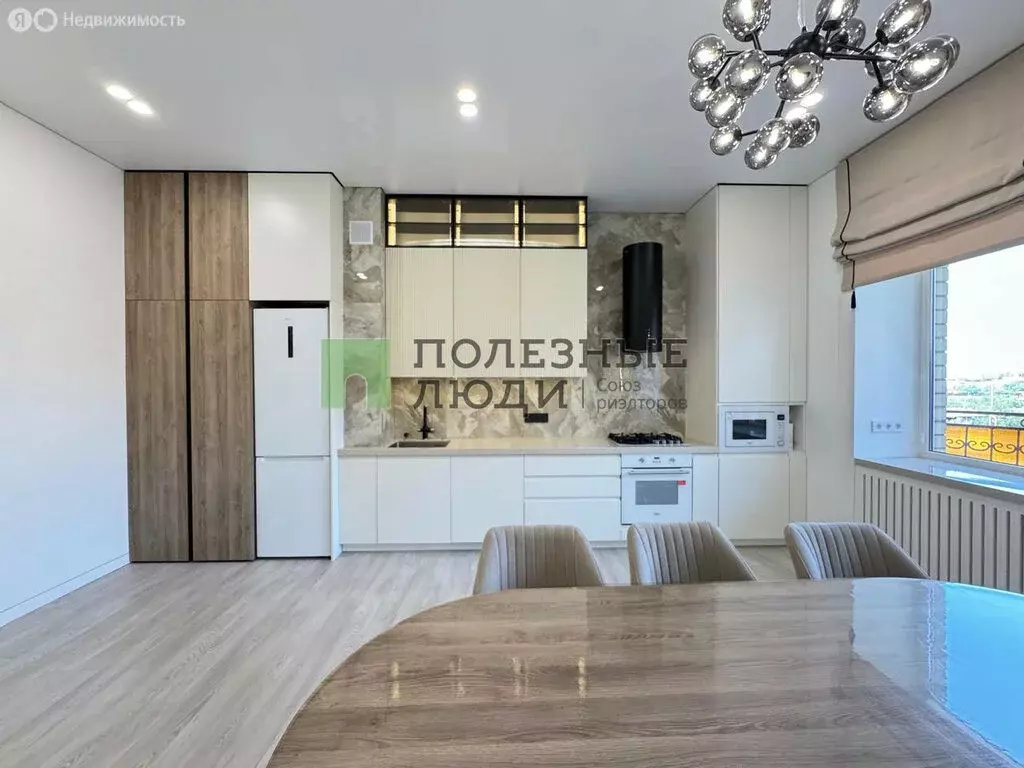 3-комнатная квартира: Астрахань, улица Латышева, 7В (97.4 м) - Фото 1
