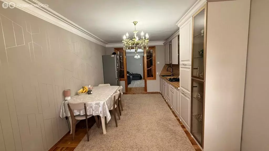 3-комнатная квартира: Махачкала, улица Агасиева, 30 (100 м) - Фото 1