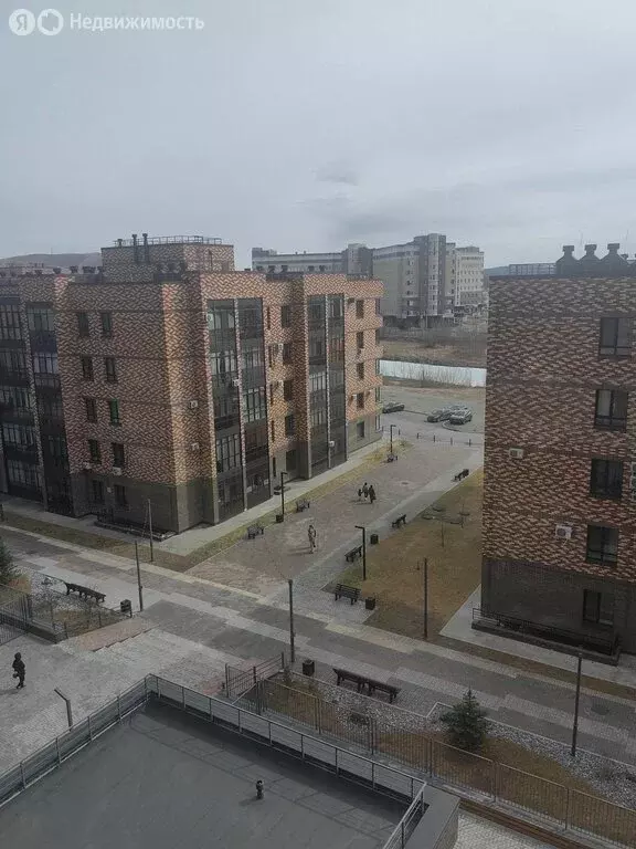 2-комнатная квартира: Абакан, улица Комарова, 7А (65 м) - Фото 1