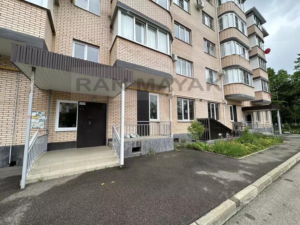 2-к кв. Адыгея, Майкоп ул. Димитрова, 23Б (65.9 м) - Фото 0