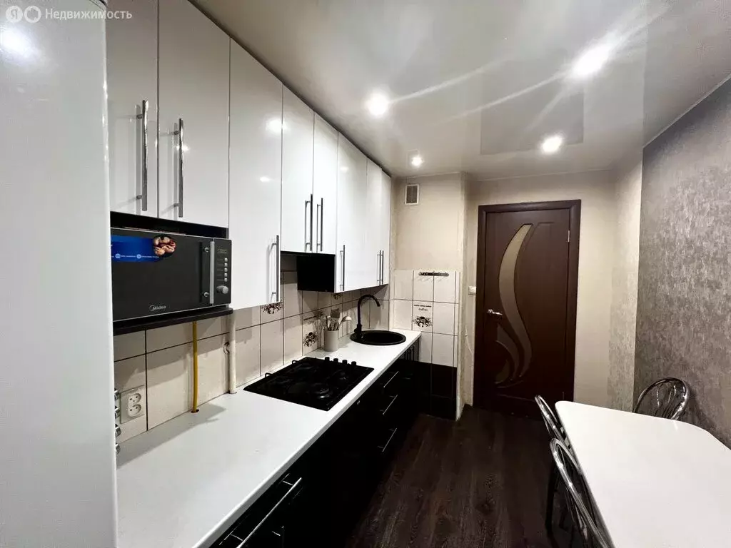 2-комнатная квартира: Киров, микрорайон Радужный, Заводская улица, 2 ... - Фото 0