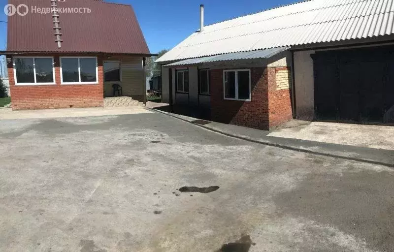 Дом в село Красная Горка, Борщевская улица (175 м) - Фото 0