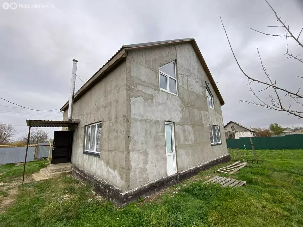 Дом в Чистопольское сельское поселение, село Затишное, Севастопольская ... - Фото 2