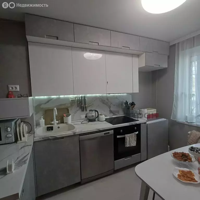 4-комнатная квартира: Челябинск, улица Братьев Кашириных, 105 (73.7 м) - Фото 2