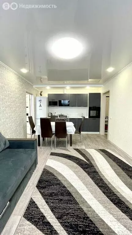 2-комнатная квартира: Тюмень, улица Монтажников, 34 (60 м) - Фото 1
