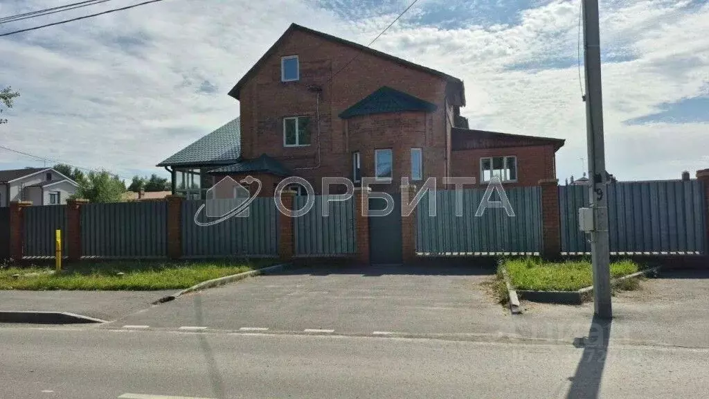 Дом в Тюменская область, Тюмень ул. Вишневая (460 м) - Фото 1