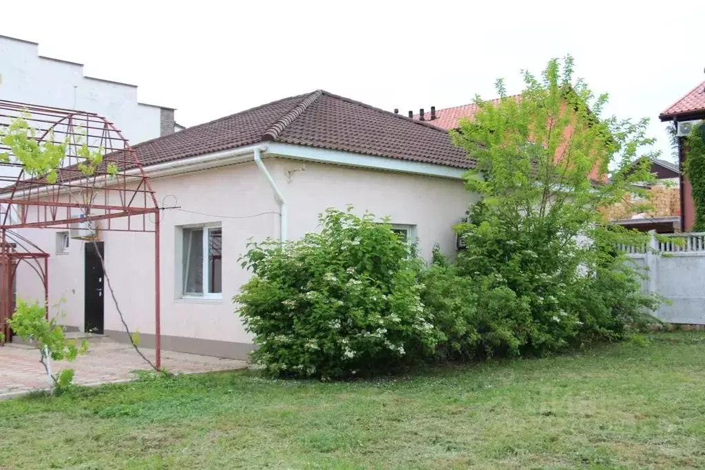 Дом в Крым, Евпатория городской округ, Заозерное пгт ул. Курортная, 26 ... - Фото 0