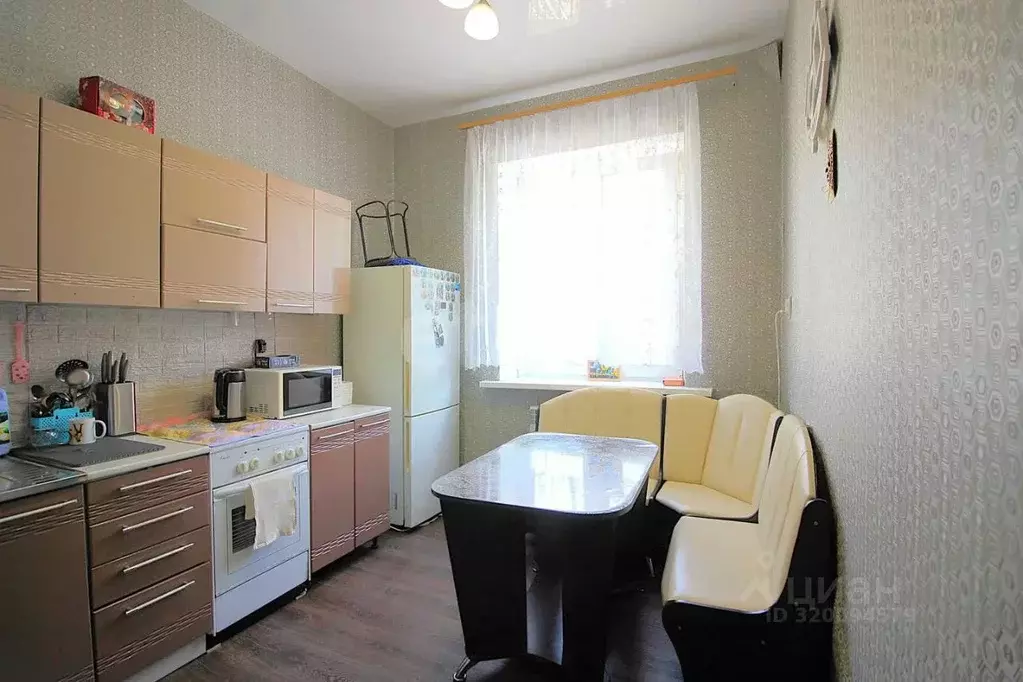 3-к кв. Сахалинская область, Холмск Советская ул., 96 (69.6 м) - Фото 0