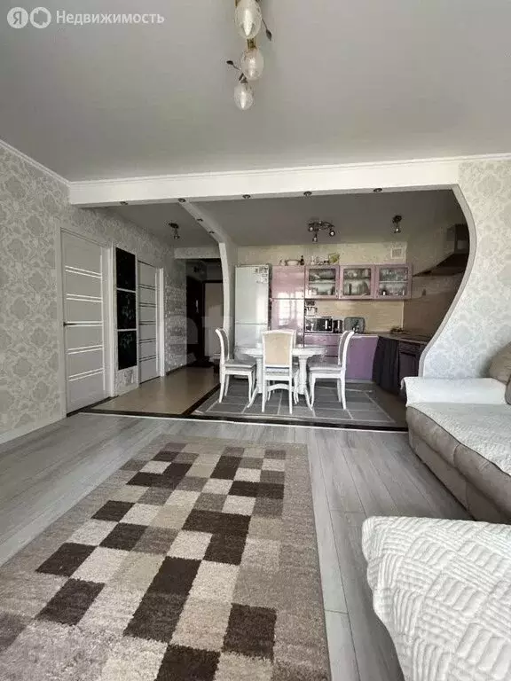3-комнатная квартира: Омск, улица Ватутина, 33 (69.7 м) - Фото 0