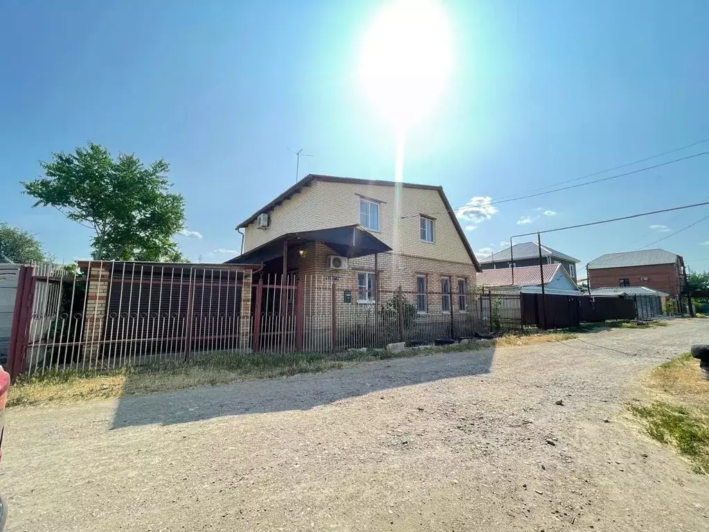 Дом в Астраханская область, Астрахань пер. 6-й Котельный, 14 (80 м) - Фото 0