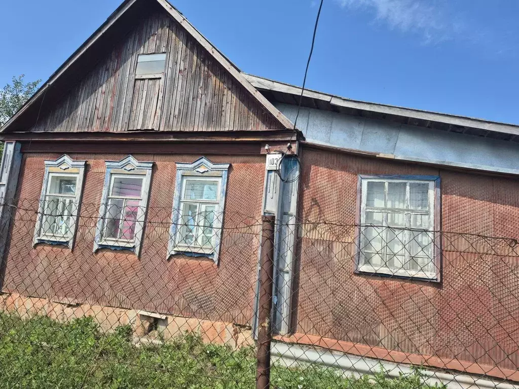 Дом в Саратовская область, Петровск Комсомольская ул., 103 (65 м) - Фото 1