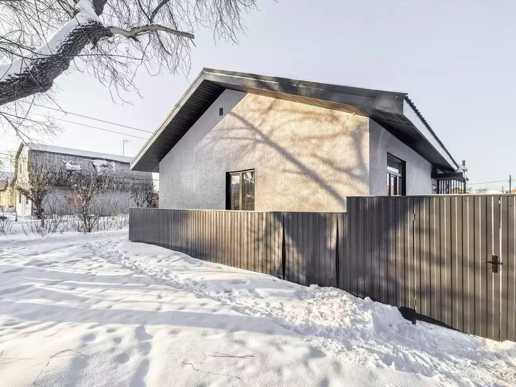 Дом в Омская область, Омск Привокзальный мкр, ул. Никитина, 18 (128 м) - Фото 1