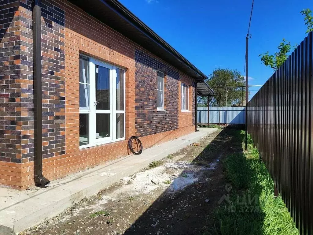 Дом в Краснодарский край, Калининская ст-ца ул. Садовая, 23Б (92 м) - Фото 1