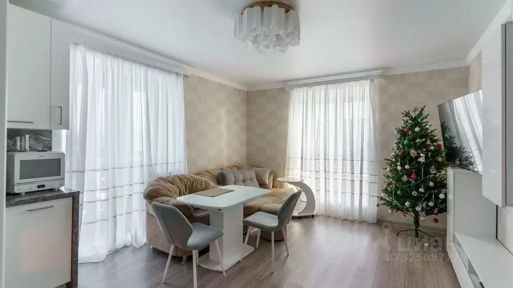 2-к кв. Тюменская область, Тюмень ул. Клары Цеткин, 61к6 (63.0 м) - Фото 1