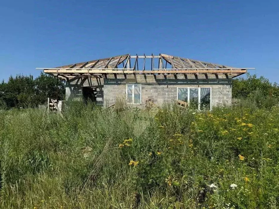 Дом в Белгородская область, Старооскольский городской округ, с. ... - Фото 1